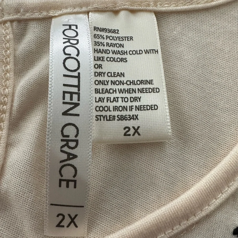 Forgotten grace beige embroidered short sleeve top. Size 2X - Picture 4 of 4